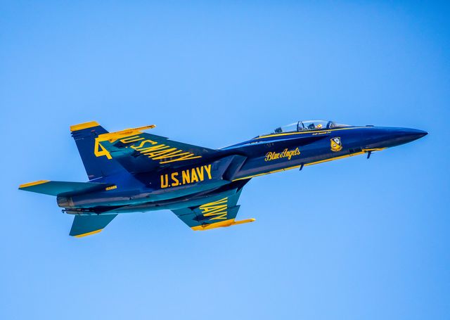 Lieutenant Commander Amanda Lee flies over the 2024 Chicago Air & Water Show in Blue Angel #4